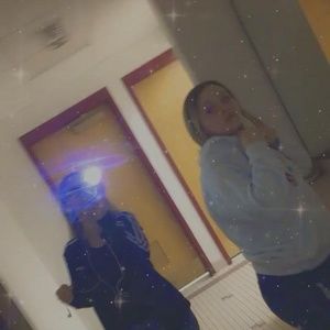 Meet your Posher, Alexis